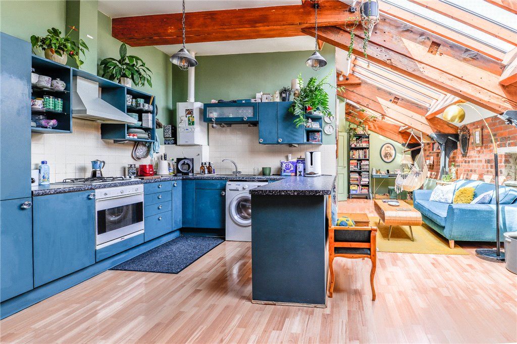 Property photo 3 of 23 Kitchen
