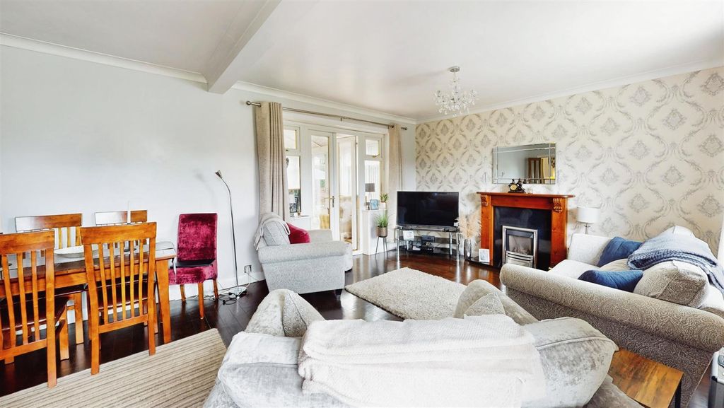 Property photo 3 of 32 Dining Lounge