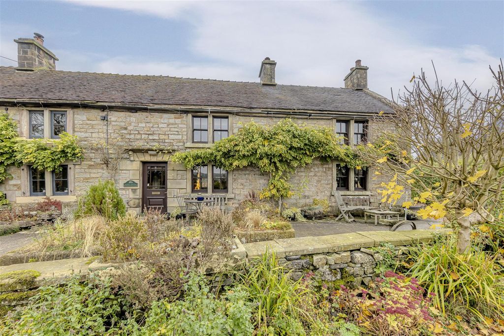 Property photo 2 of 67 Bank House