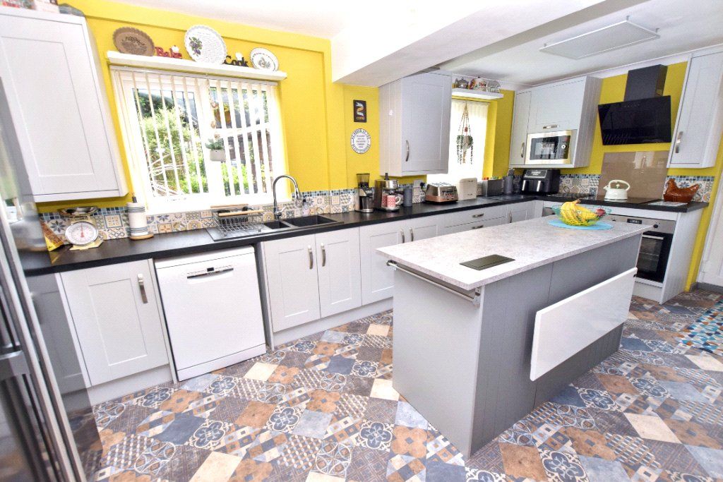Property photo 3 of 29 Breakfast Kitchen