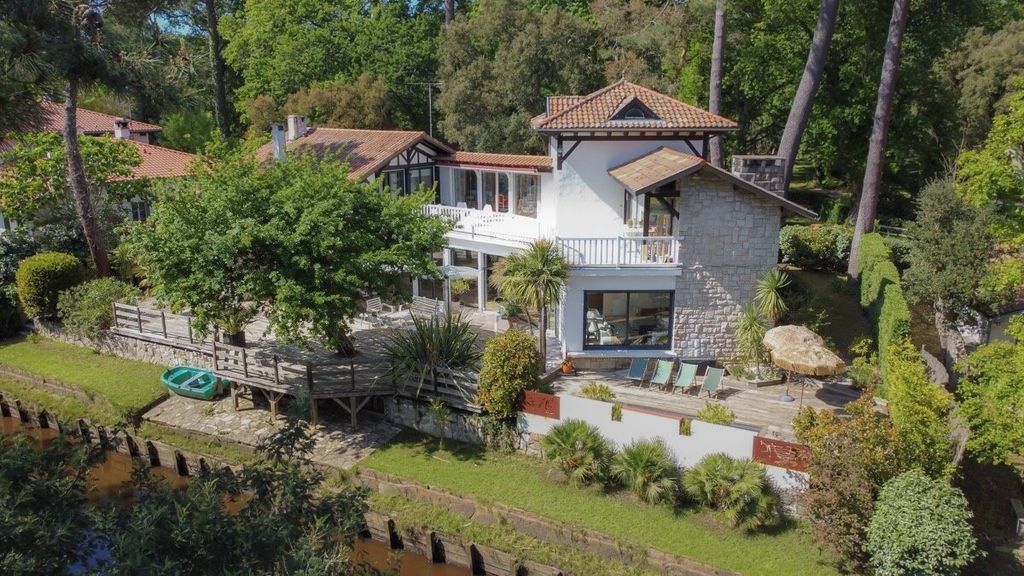 Property photo 1 of 20 Villa Monticello