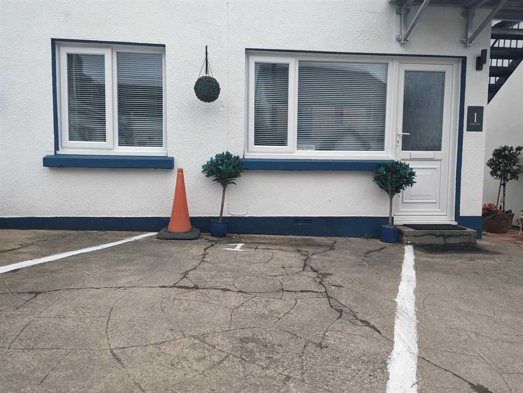 Property photo 1 of 8 Ext 1 Lant.Jpg