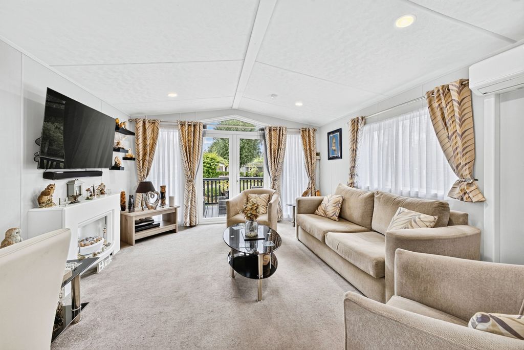 Property photo 3 of 17 Pbox-Img.Jpg