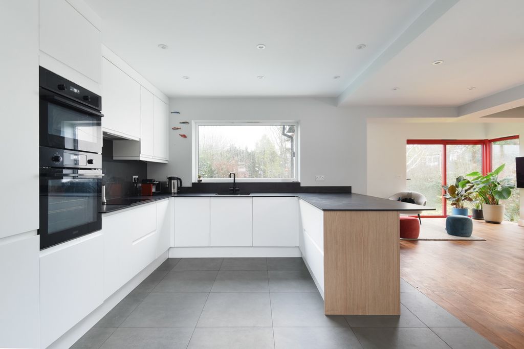 Property photo 2 of 24 4681987