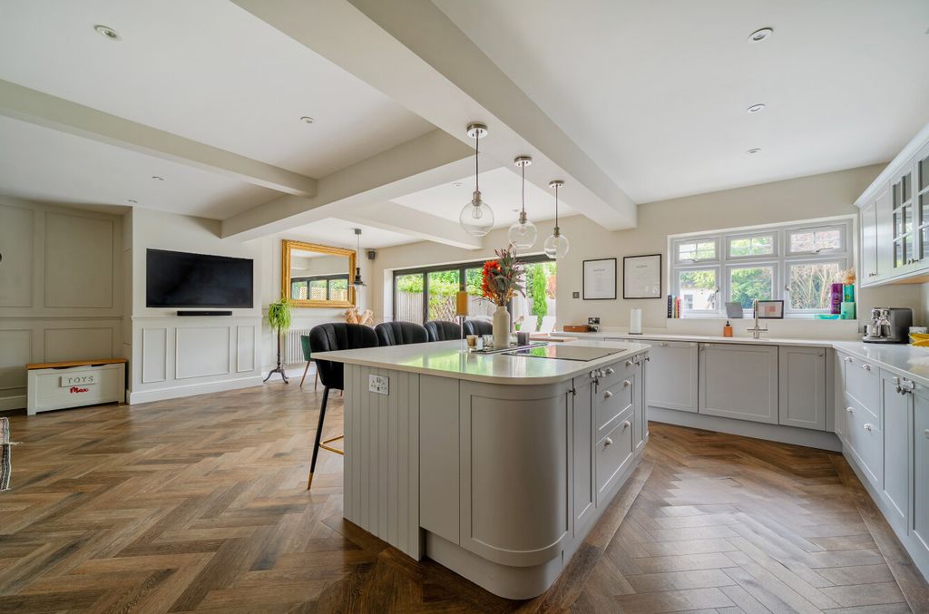 Property photo 3 of 21 1479731-18-6A33Be...