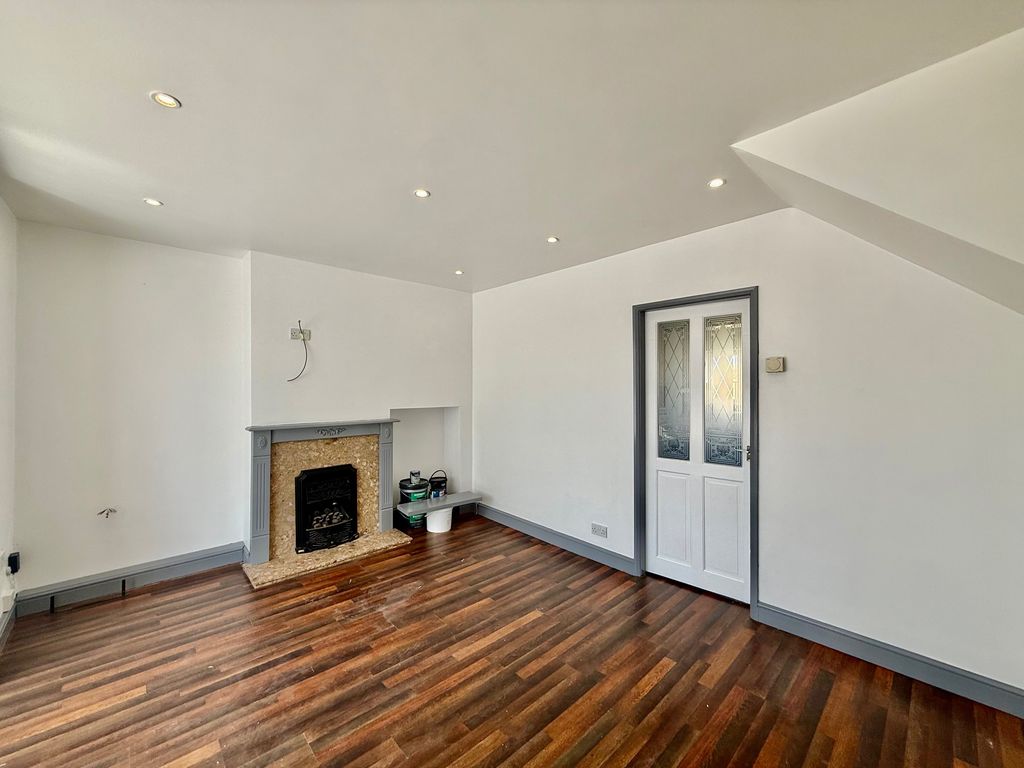Property photo 2 of 14 Image