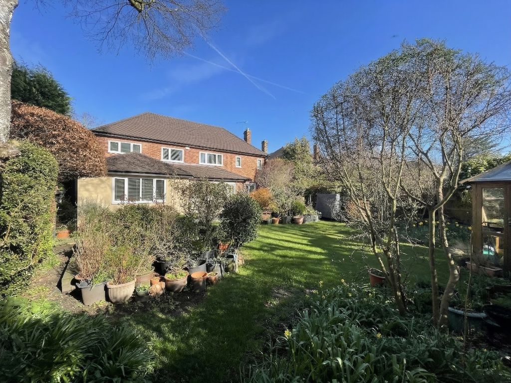 Property photo 3 of 28 Garden..