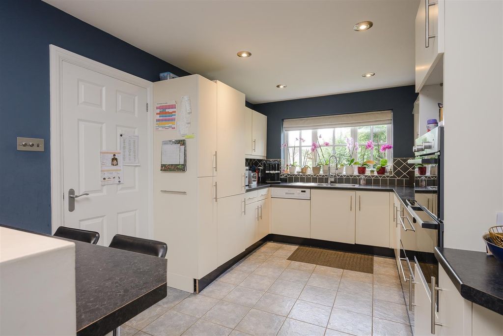 Property photo 3 of 16 19Falconwood-2.Jpg