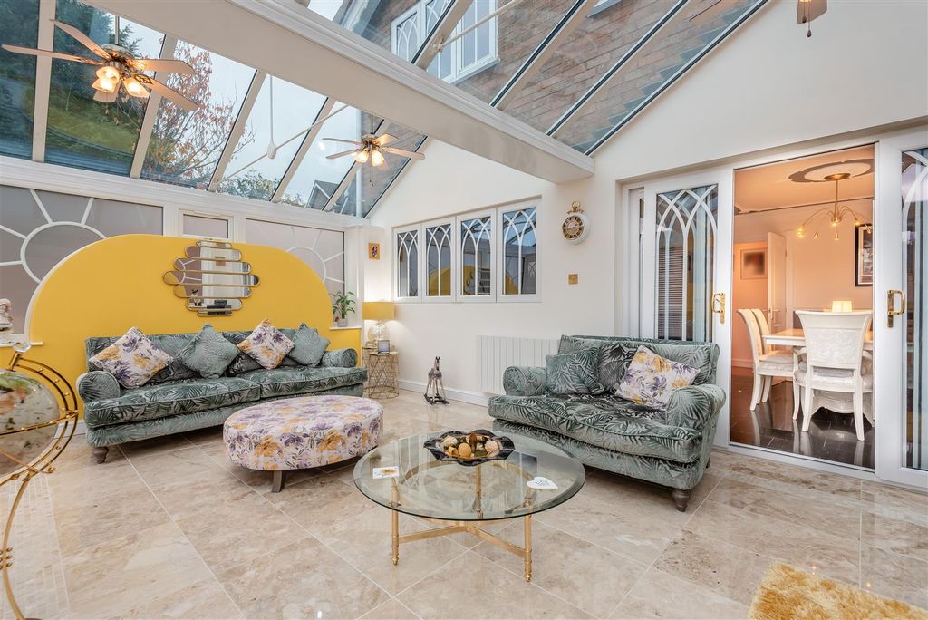 Property photo 3 of 20 8668652-Interior06.Jpg