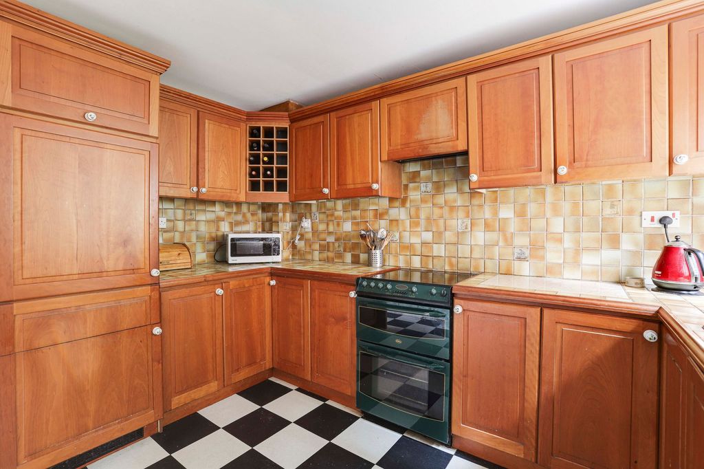 Property photo 2 of 24