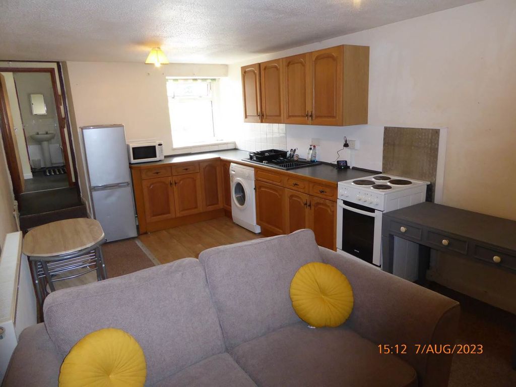 Property photo 1 of 7 P1140833