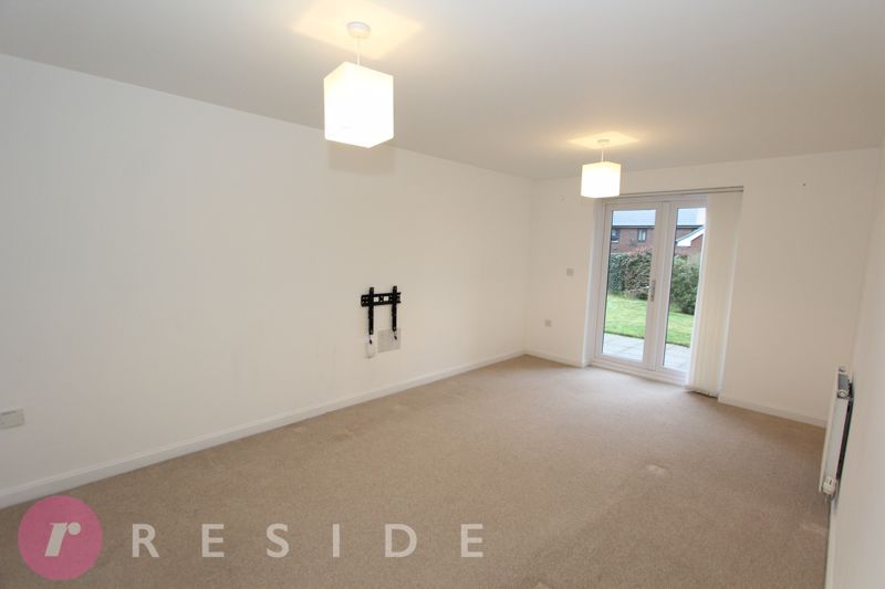 Property photo 3 of 21 Lounge