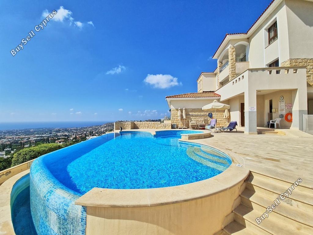 Property photo 1 of 33