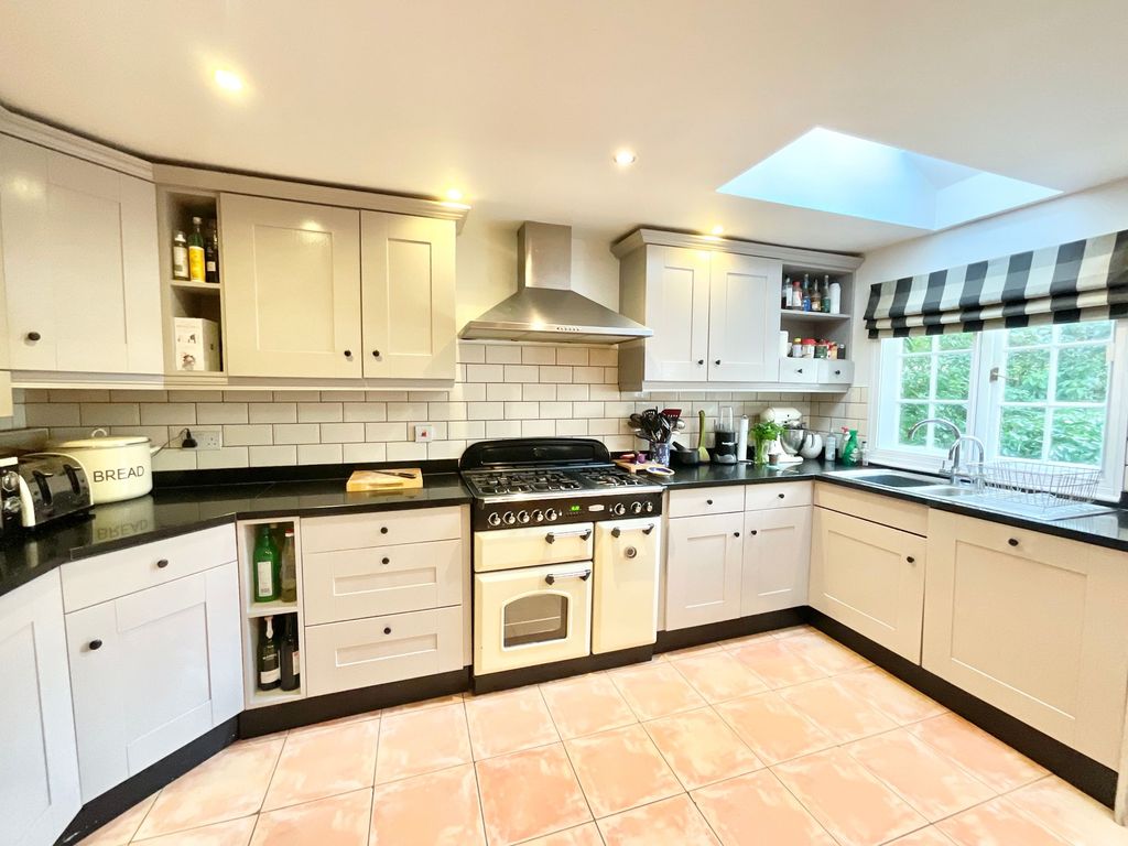 Property photo 3 of 32
