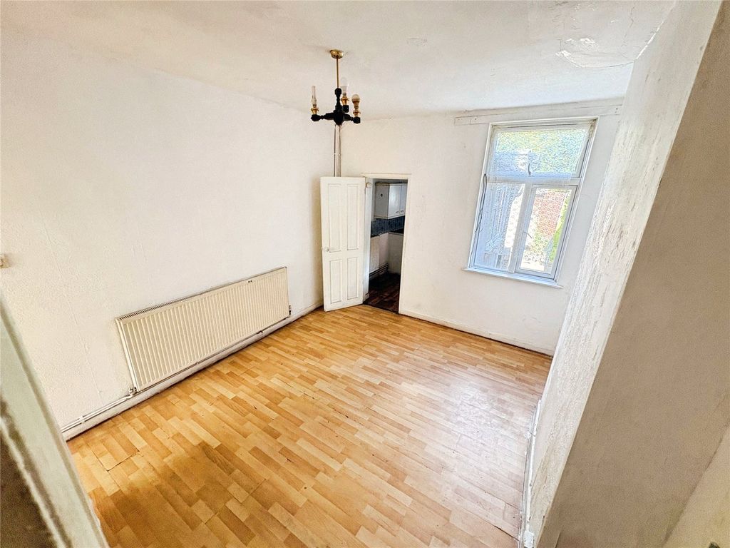 Property photo 3 of 7 Living Room