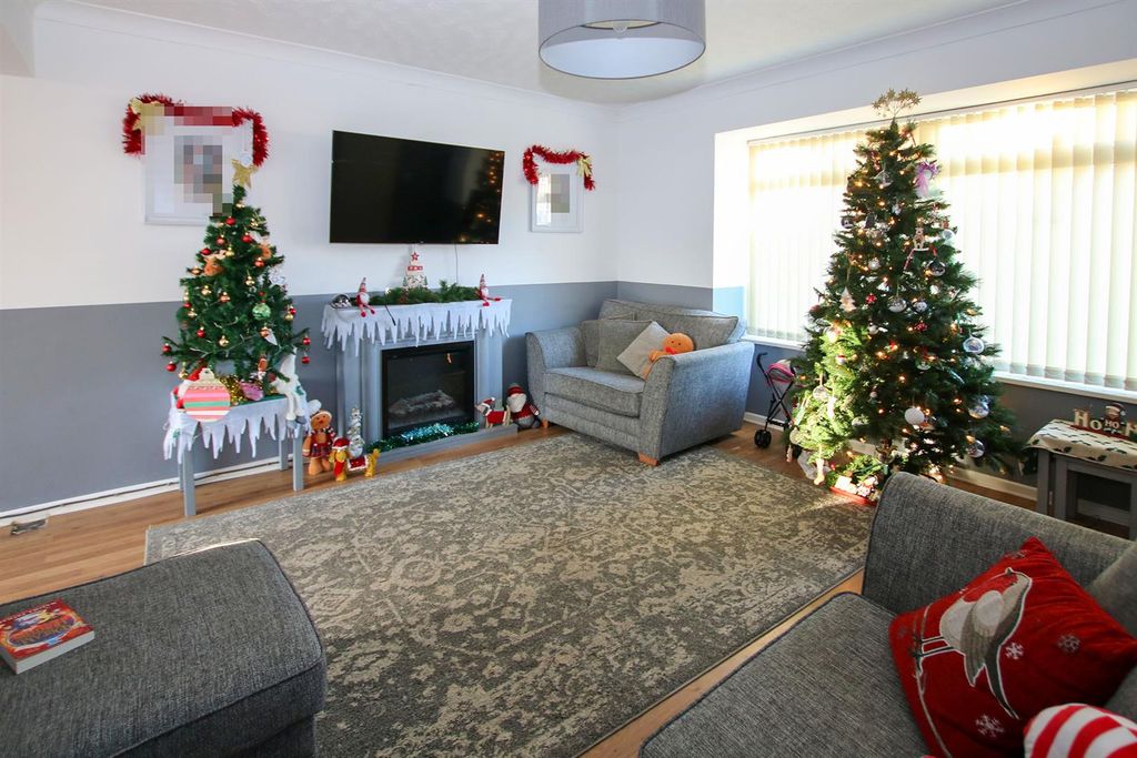 Property photo 2 of 15 Living 3.Jpg