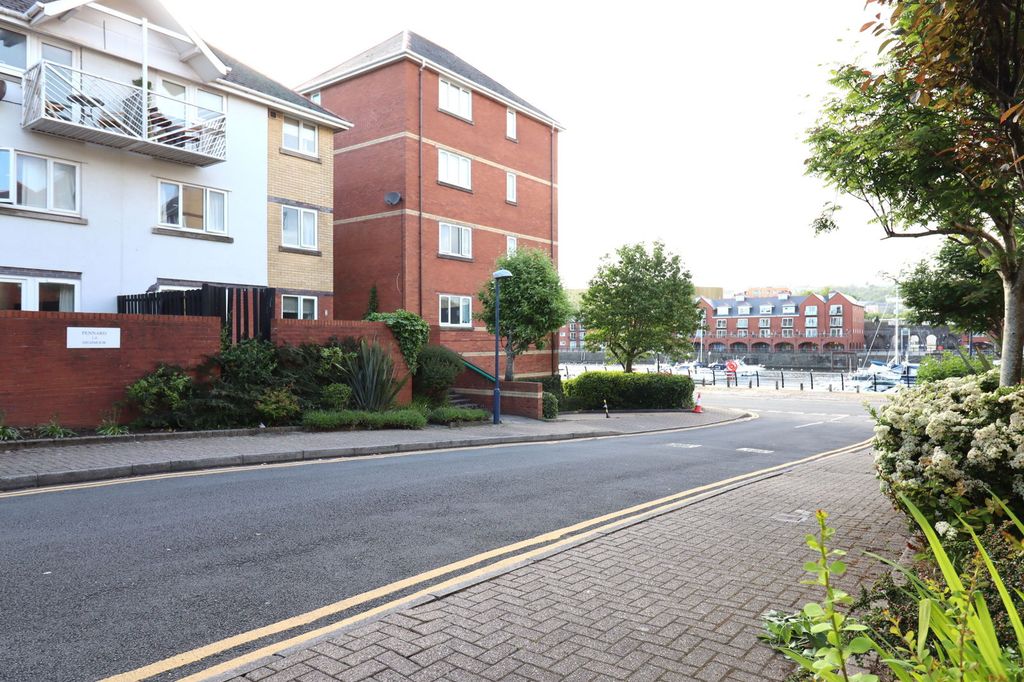 Property photo 1 of 8