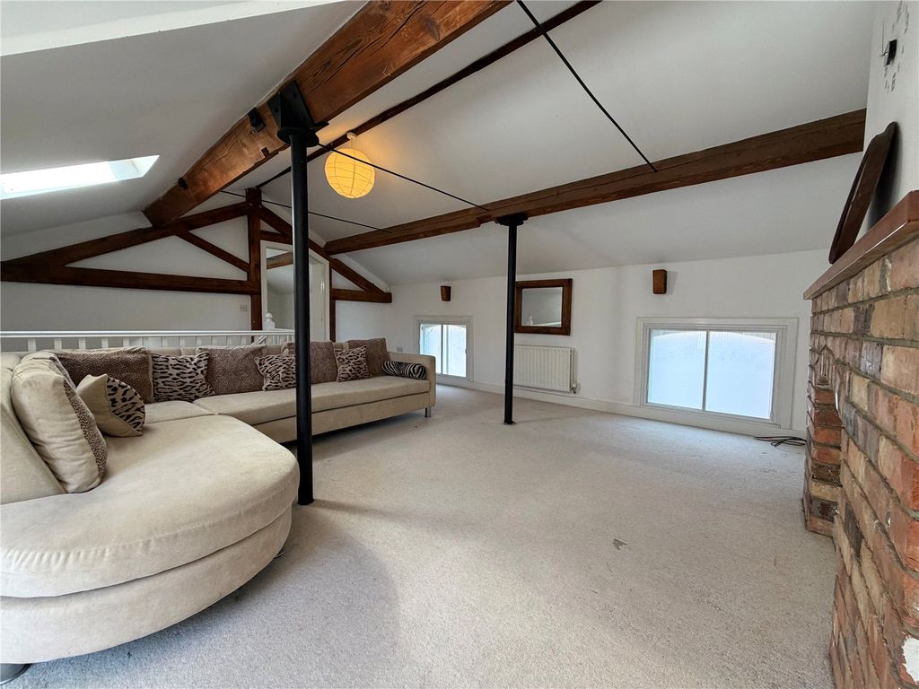 Property photo 2 of 13 Lounge