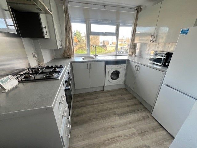 Property photo 3 of 8 Kitchen