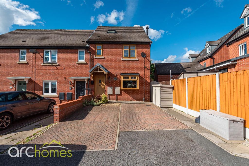 Property photo 1 of 22 North Croft-21.Jpg