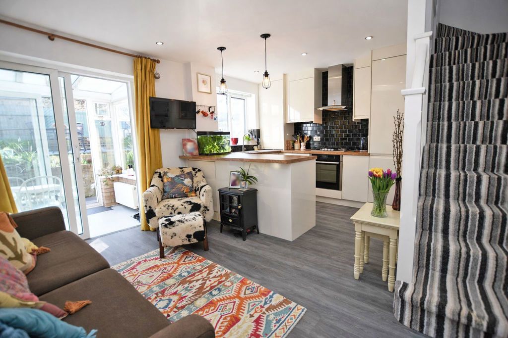 Property photo 3 of 20 Photo 17