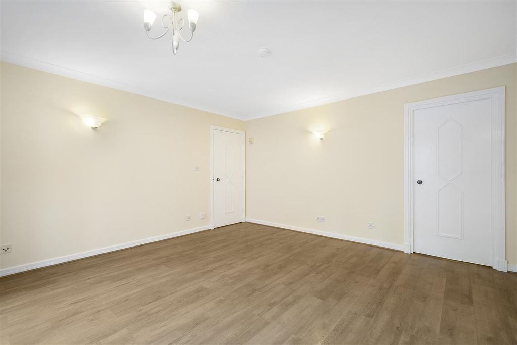 Property photo 3 of 16 Reception