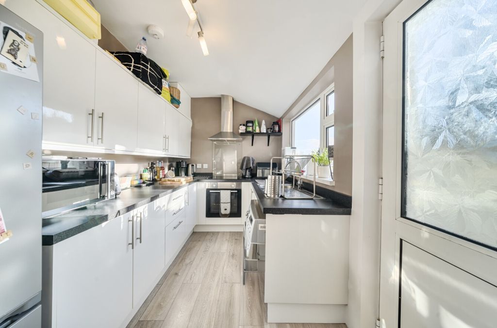 Property photo 3 of 20 1382305-15-691B1Bc991467