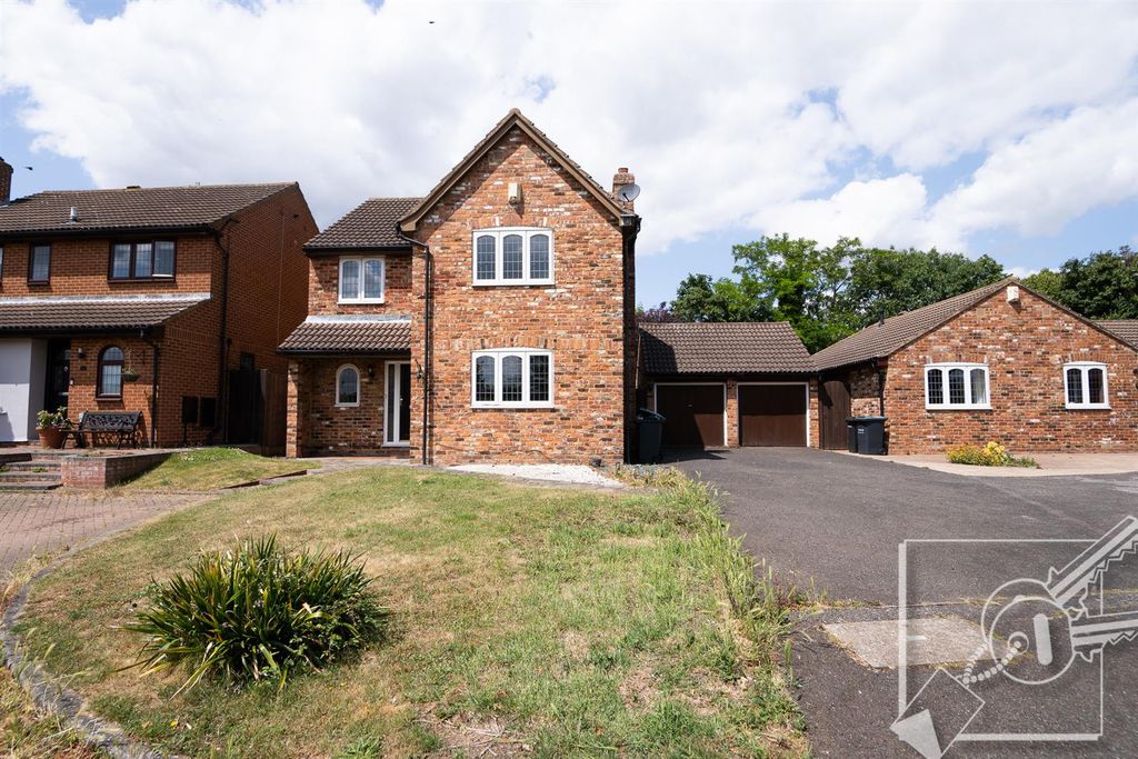 Property photo 1 of 39 Frontage