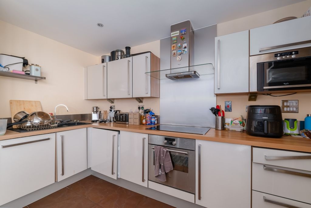 Property photo 3 of 15 Kitchen (3)