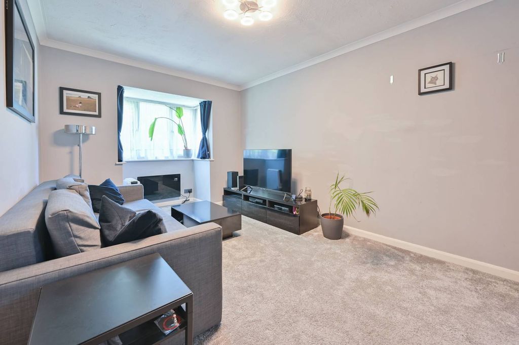 Property photo 2 of 11