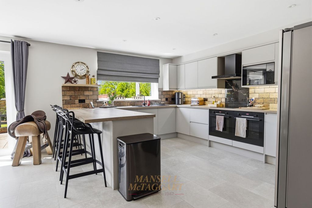 Additional image 10 of 5 bed detached house for saleTinsley Lane, Crawley RH10