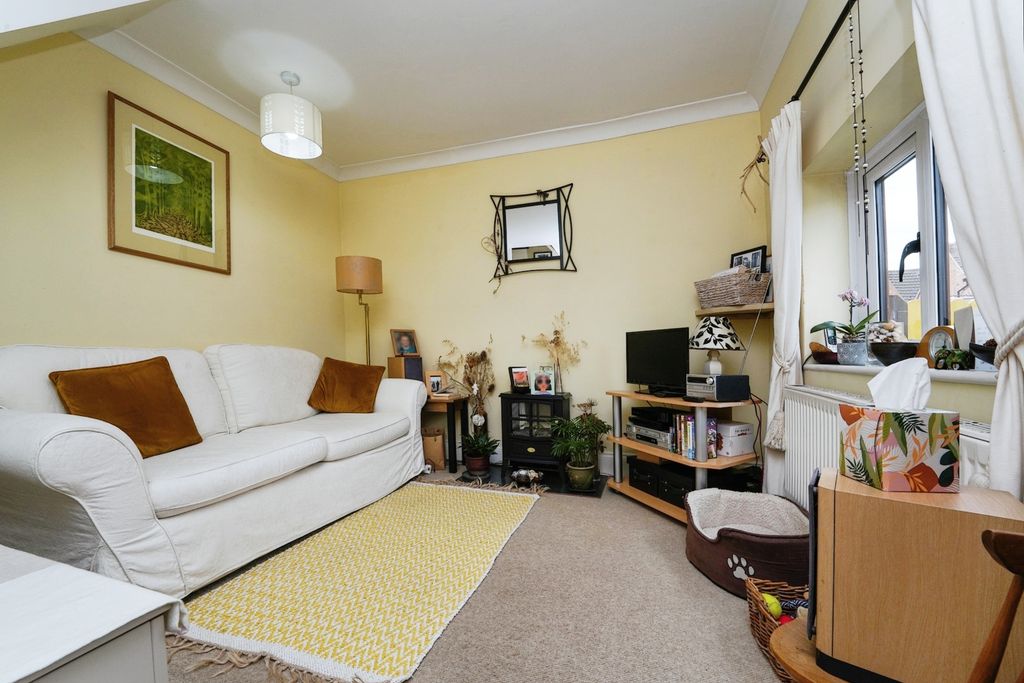 Property photo 2 of 10 Lounge