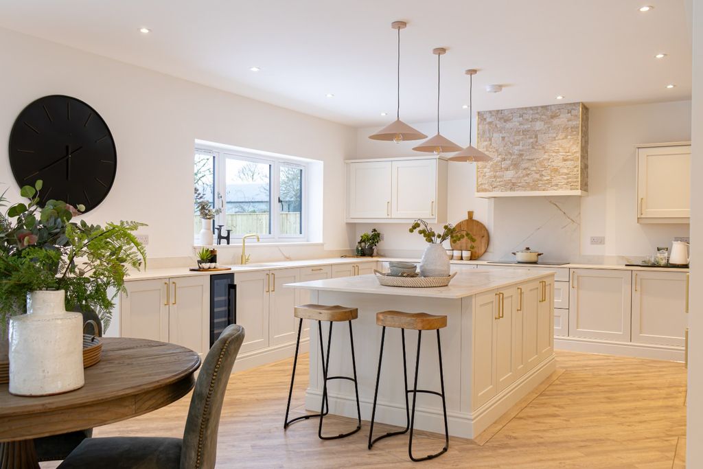 Property photo 3 of 57 4665013