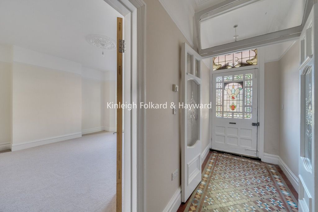 Property photo 2 of 17 Picture No. 13