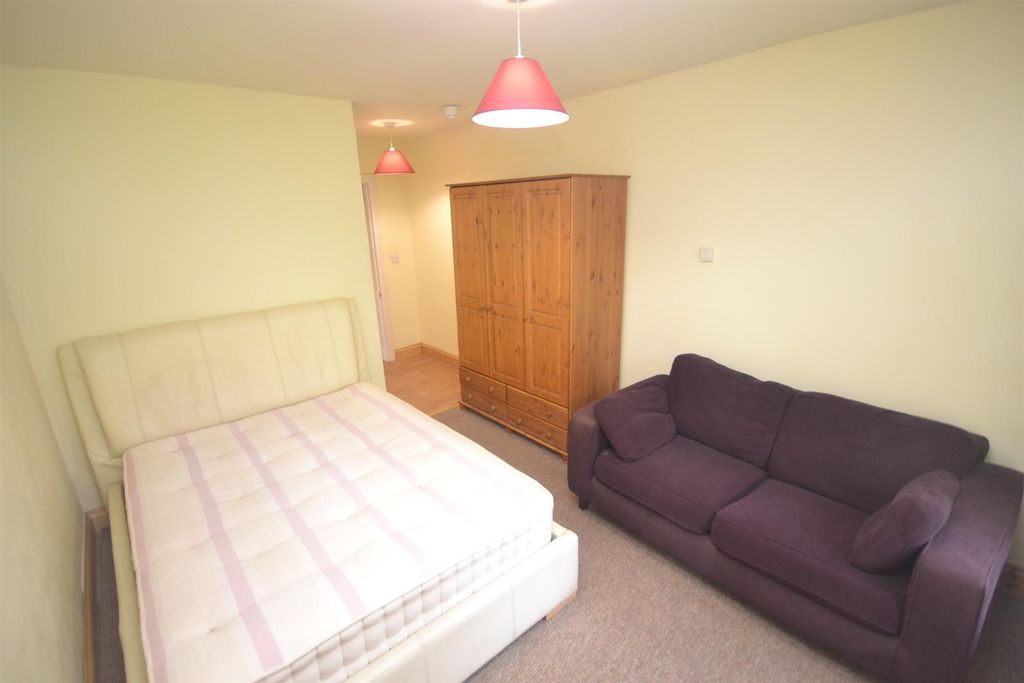 Property photo 1 of 4