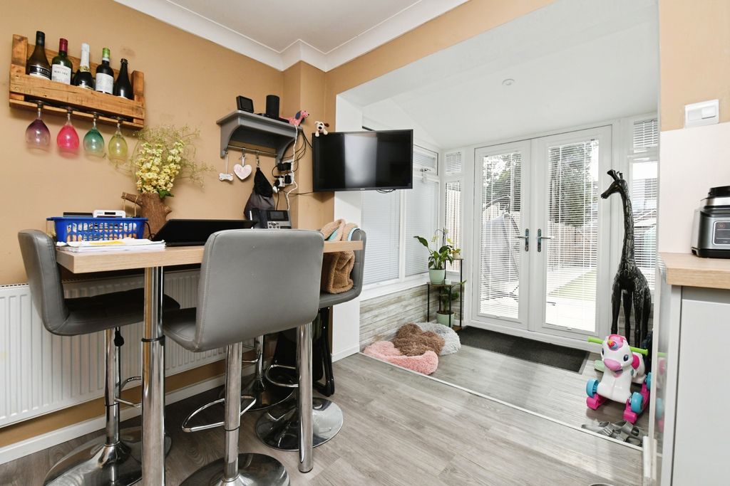 Property photo 3 of 11 Pbox-Img.Jpg