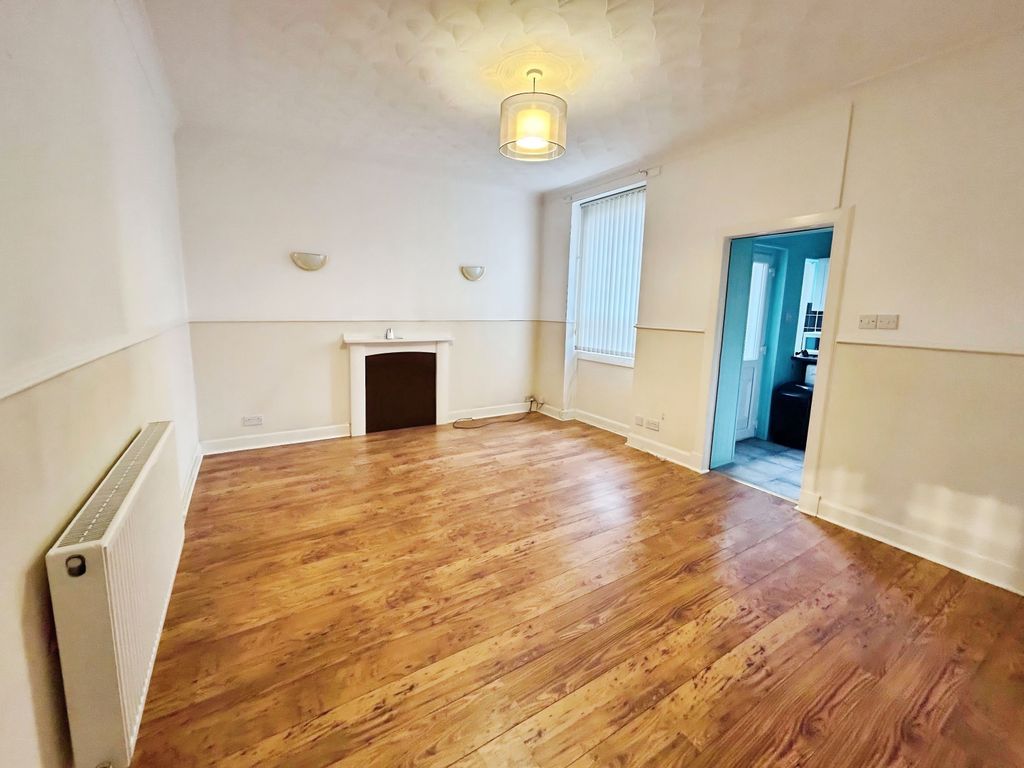Property photo 2 of 14 F98Abb94-Lounge
