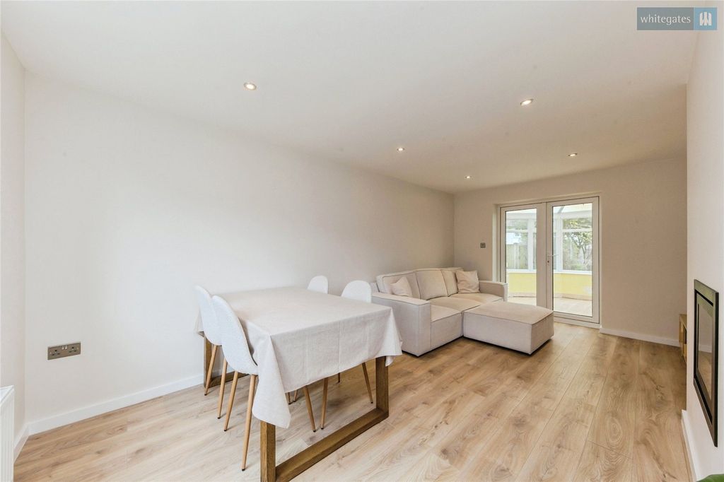 Property photo 3 of 23 Picture No. 14