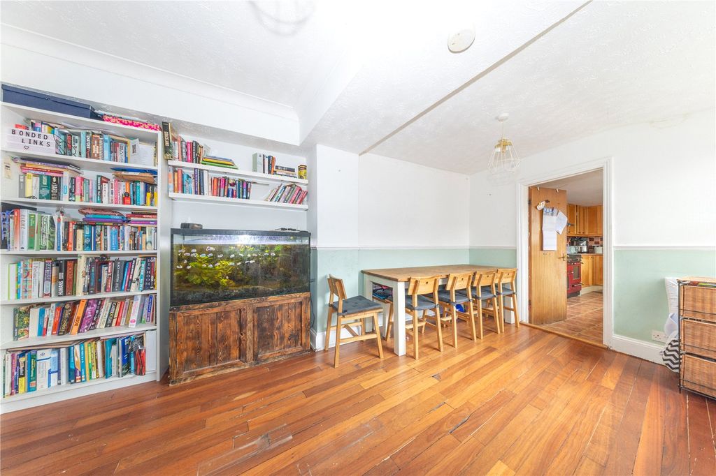 Property photo 2 of 33 Picture No. 09