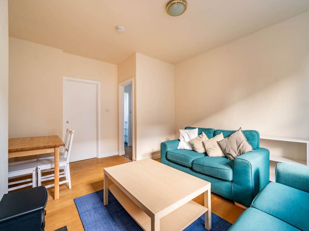 Property photo 3 of 9 60410_9-5-Dicksonst-003