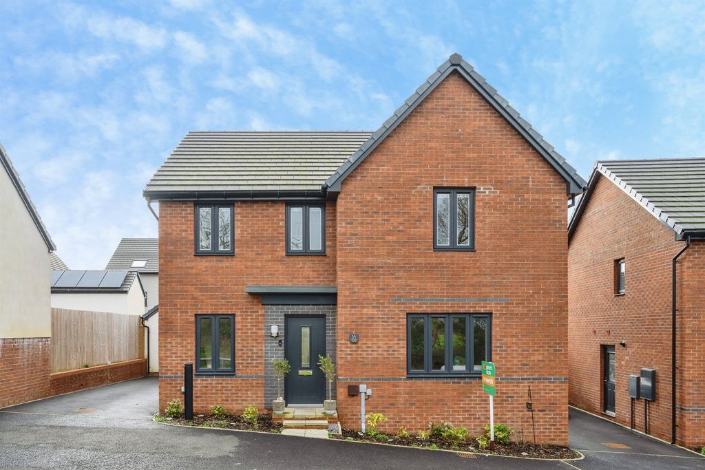 Property photo 2 of 20