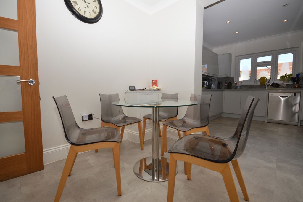 Property photo 3 of 8 Gallery