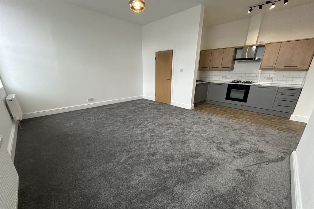 Property photo 1 of 5 (Main)