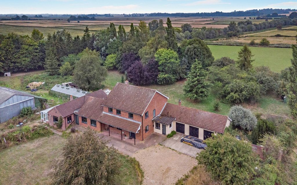 Property photo 1 of 24 Marsh Farm