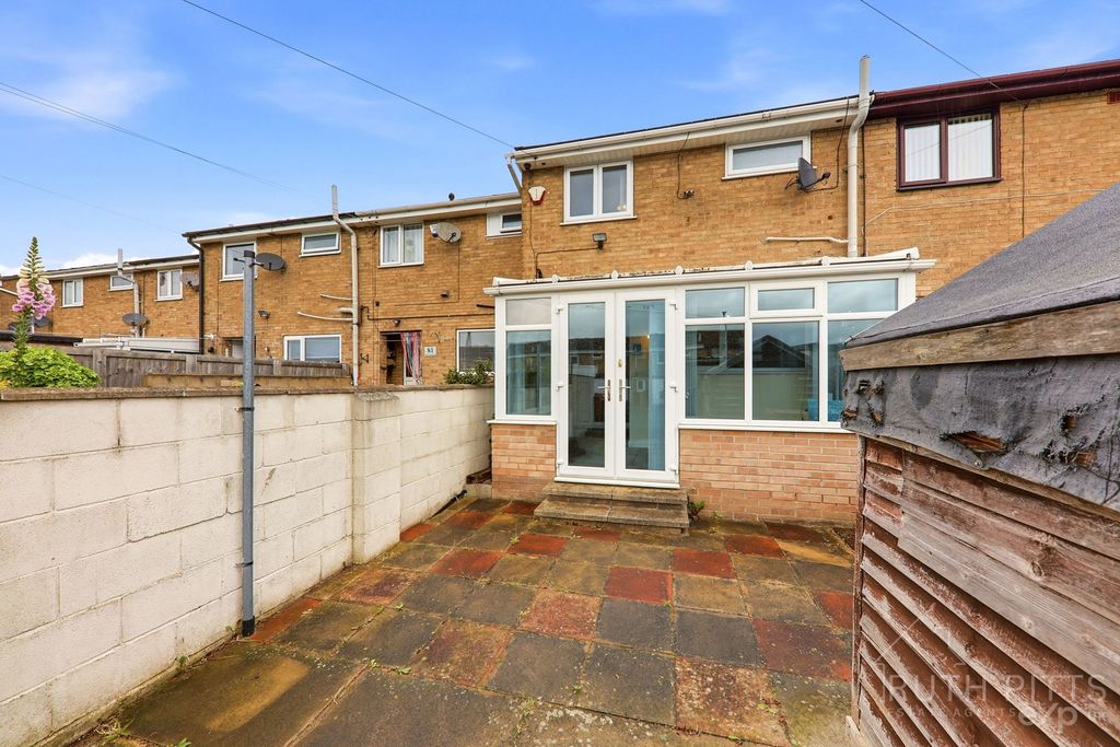 Property photo 2 of 28