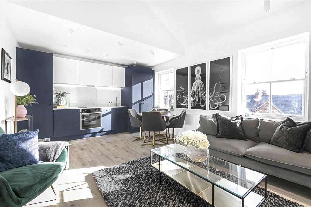 Property photo 2 of 24 Reception/Kitchen