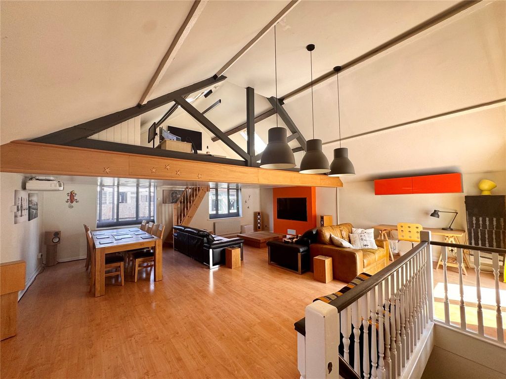 Property photo 3 of 25 Picture No. 21