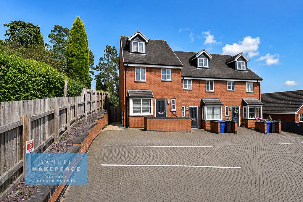 Property photo 1 of 22 Gorgeous Four Bedroom End Town House With Second Floor Main Bedroom And Ensuite