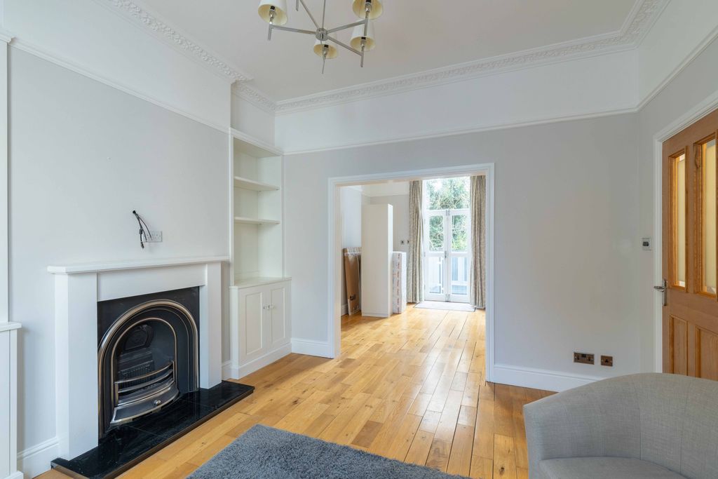 Property photo 3 of 17 Picture 3