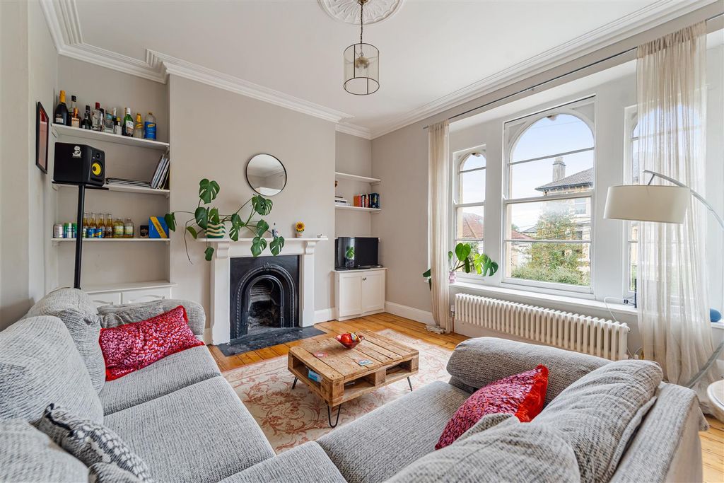 Property photo 3 of 18 15 Elemgrove Road6.Jpg
